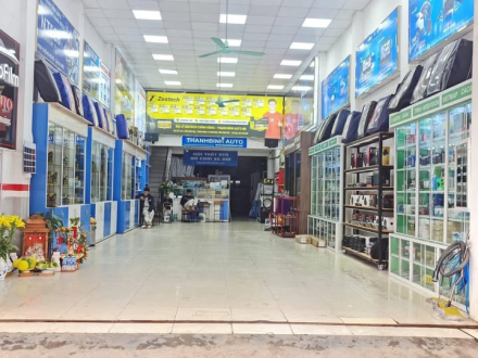 4 Nhân viên kỹ thuật và phụ việc kỹ thuật làm việc tại THANH BÌNH AUTO Ninh Bình