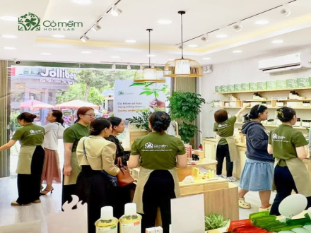 4 Nhân viên bán hàng mỹ phẩm thiên nhiên Cỏ Mềm tại Lạng Sơn